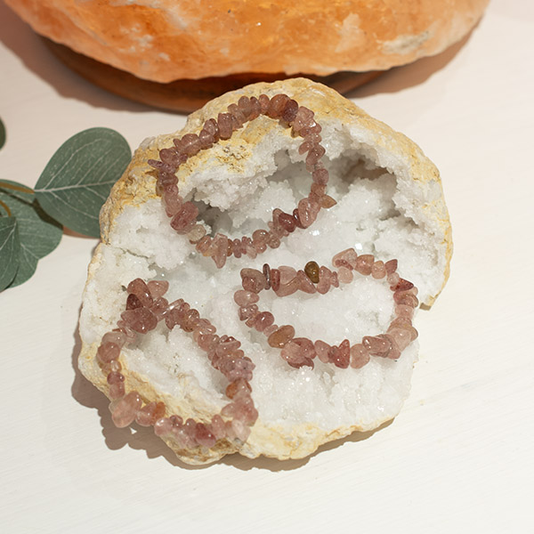 Jordgubbskvarts - chipsarmband