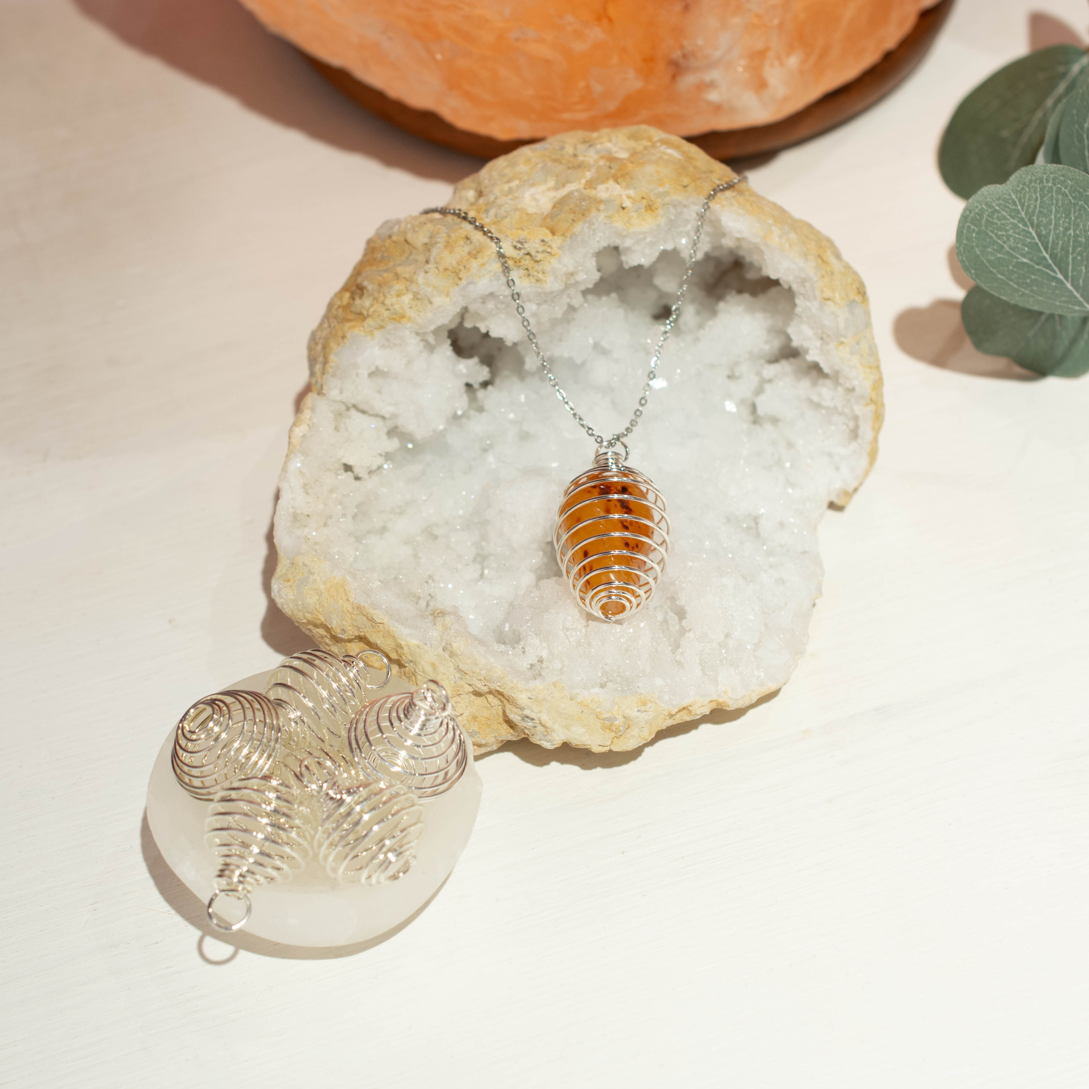 Spiralhänge mellan - silverpläterad